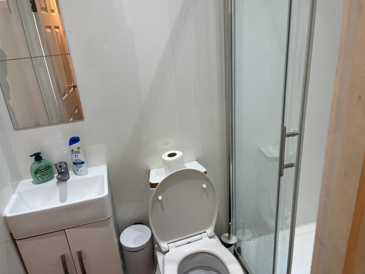 Y2 Guest House Лондон Экстерьер фото